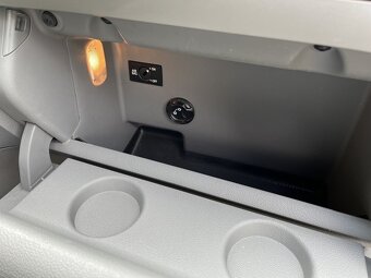 Volkswagen Touran 1.4tsi 103KW, naj. 132 tis km, 7 mist - 15