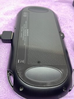 PS VITA oled + 4gb karta - 15