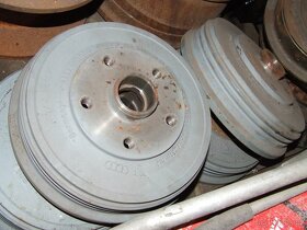 Prodám brzdové kotouče Audi - 15