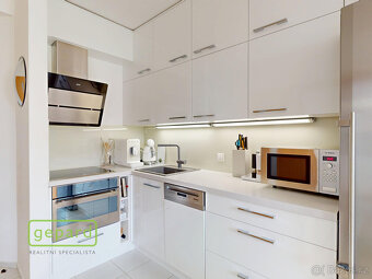 Krásné 2+kk 69,31 m2 v domě z roku 2012, lodžie, garáž, skle - 15