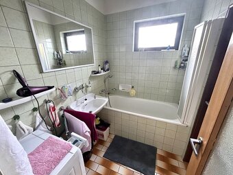 Prodej bytu 4+kk, včetně garáže, dílny a menší zahrady v Par - 15