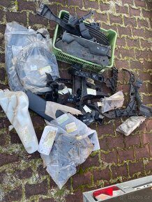 Narazníky, blatníky, dveře, plasty pod nárazník, držáky.. - 15