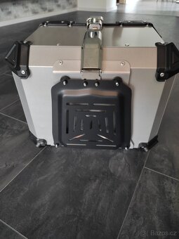 Univerzální hliníkový moto kufr 45L, 55L , 65L (Topcase) - 15