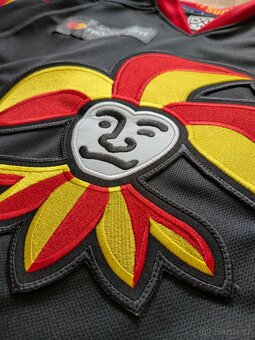 Hokejové dresy a artefakty všeho druhu - 15