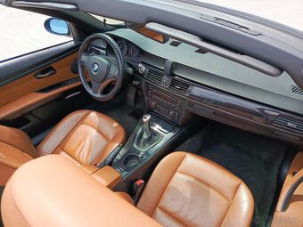 BMW 320i E93 - manual - cabrio - kůže - 15
