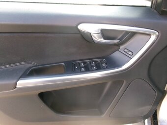 VOLVO XC60 2,4D 120kw AWD GPS Auto 10/2013 - 15