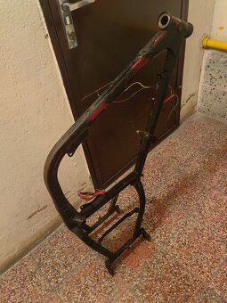 Jawa perak zbrojovka rám a motor - 15