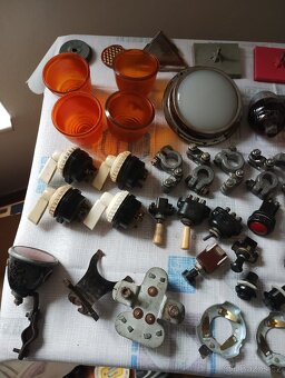 Směs náhradní přepínačů, světel a dílů na veterány ŠKODA - 15