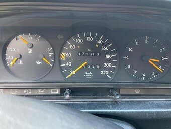 Mercedes 190E W201 - 15