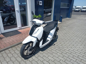Peugeot Tweet 125i (novinka) - 15