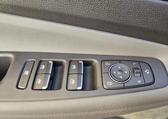 Hyundai Santa Fe 2.4-1.MAJITEL-4X4-AUT-TAŽNÉ 2t - 15