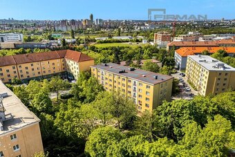 Byt 2+1, 69 m², družstevní – Strašnice, velkorysý prostor s  - 15