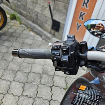 Yamaha Niken, 3x kufr, tempomat,quickshifter,PO SERVISU, ČR - 15