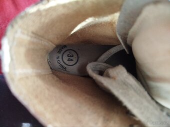 Dívčí brusle 34 - 15