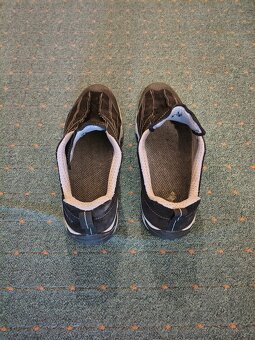 Sedm párů bot - 15