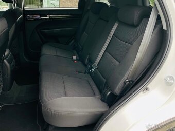 Kia Sorento 2.2CRDi 4x4 MANUÁL LED VÝHŘEV KAMERA SENZORY - 15