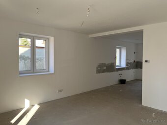 Prodej RD po kompletní reko. dvě bytové jednotky zahrada 710 - 15