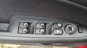 Prodám Hyundai i30CW 1,6 Kombi 93kW/125PS LPG - 15