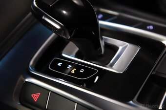 MG EHS PHEV Luxury 1.5 190kW AUT. / Záruka 2 roky - 15