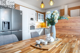 Prodej rodinného domu s novou fasádou, 6+kk, pozemek 956 m2, - 15