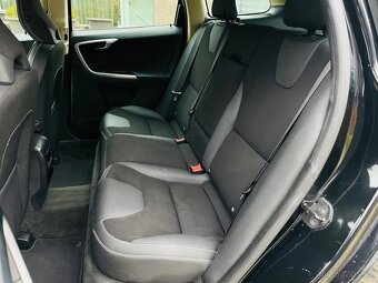Volvo XC60 2.4D 5VÁLEC 120KW 4x4 MANUÁL VÝHŘEV SERVISKA - 15