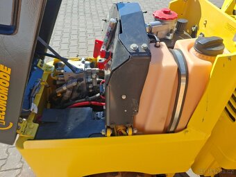 Vibrační válec ježkový Bomag BMP8500 - 15