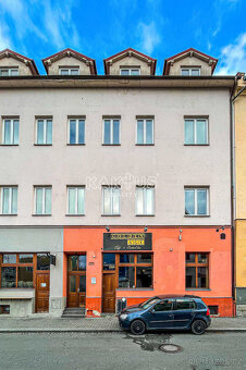 Pronájem zařízeného podkrovního bytu 3+kk (125 m2), ulice Šk - 15