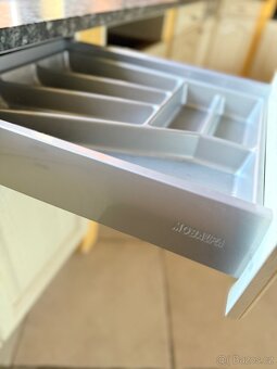 Kuchyňská linka se žulovou deskou - 15