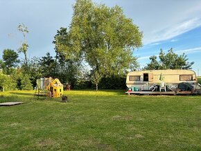 Zahrada s karavanem u Plzně - 15