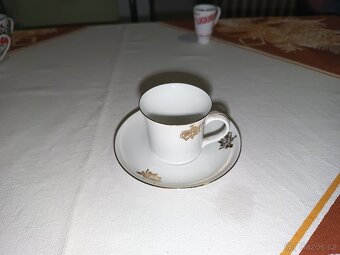 Hrnečky, skleničky, šálky a podšálky - 15
