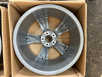 ORIGINÁLNÍ ALU KOLA AUDI A5 8T0601025F ET 32 8.5Jx19H2 - 15