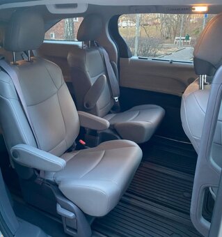 TOYOTA SIENNA HYBRID  (rezervace) - 15