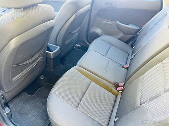 HYUNDAI i30 1.4 i BENZÍN NAJETO JEN 100 TIS KM - 15