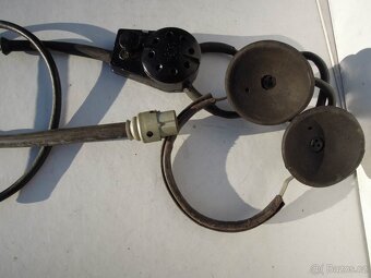 Reproduktor v dřevěné skřínce . - 15