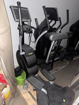 Fitness stroje - zařízení z fitness centra - 15