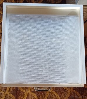 Malý stolek / přebalovací pult se šuplíky - 15