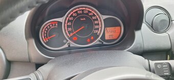 Mazda 2 - 15