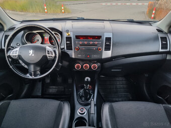 Peugeot 4007 2,2 HDi 4x4, 7 míst - 15