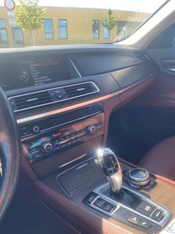 BMW 740D - 15