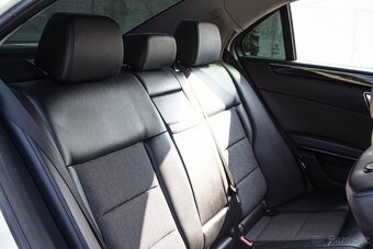 Mercedes-Benz E trieda Sedan - 15