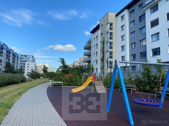 Pronájem bytu 2+kk s balkónem a garážovým stáním, Berlínská  - 15