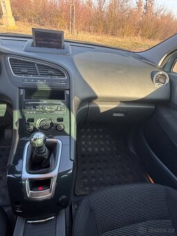 Peugeot 5008 - r.v. 2010 - 15