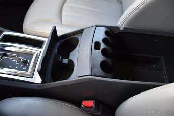 Chrysler 300C 5.7 V8 HEMI TOURING,KŮŽE,XEN,ALU20,KLIMA,TEMP - 15