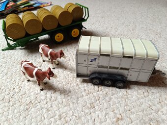 Modely traktorů Siku + příslušenství - 15