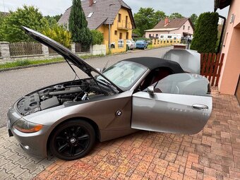 BMW Z4 2.2i (125kw) manuál, dovoz DE, červená kůže - 15