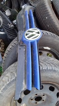 VW Volkswagen Golf 4 přední maska mezi světla - 15