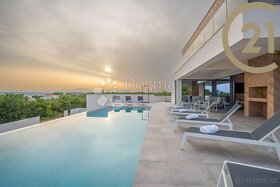 Prodej luxusní vily (396 m2) s bazénem a nádherným výhledem  - 15