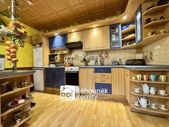 Dvougenerační dům 340 m², s částečnou půdní vestavbou a dalš - 15