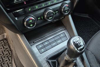 Škoda Octavia 3. Scout 4x4 2.0 TDI 110 KW 1 maj serv kniha. - 15