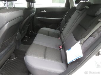 Hyundai i30 1.6 CRDi Combi, 2010, 66 kW, 172 378 km - 15